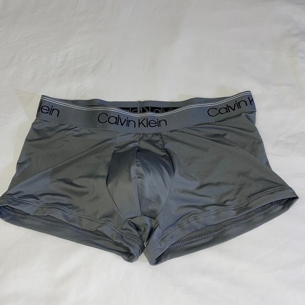 CALVIN KLEIN MICROFIBER BOXER TRUNK S nwot
